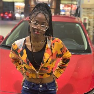 Meet your Posher, Leyta